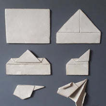 Load image into Gallery viewer, Proceso de plegado avión de papel