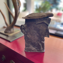 Cargar imagen en el visor de la galería, Escultura Neruda