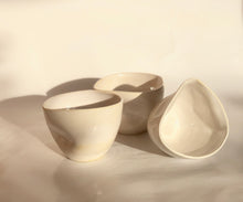 Cargar imagen en el visor de la galería, Pocillos Irregulares