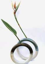 Cargar imagen en el visor de la galería, Floreros circulares (par)