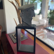 Cargar imagen en el visor de la galería, Escultura Neruda